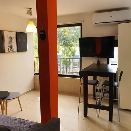 דירה מקסימה ונוחה במרכז העיר קרוב להכל Apartment Bat Yam Exterior photo